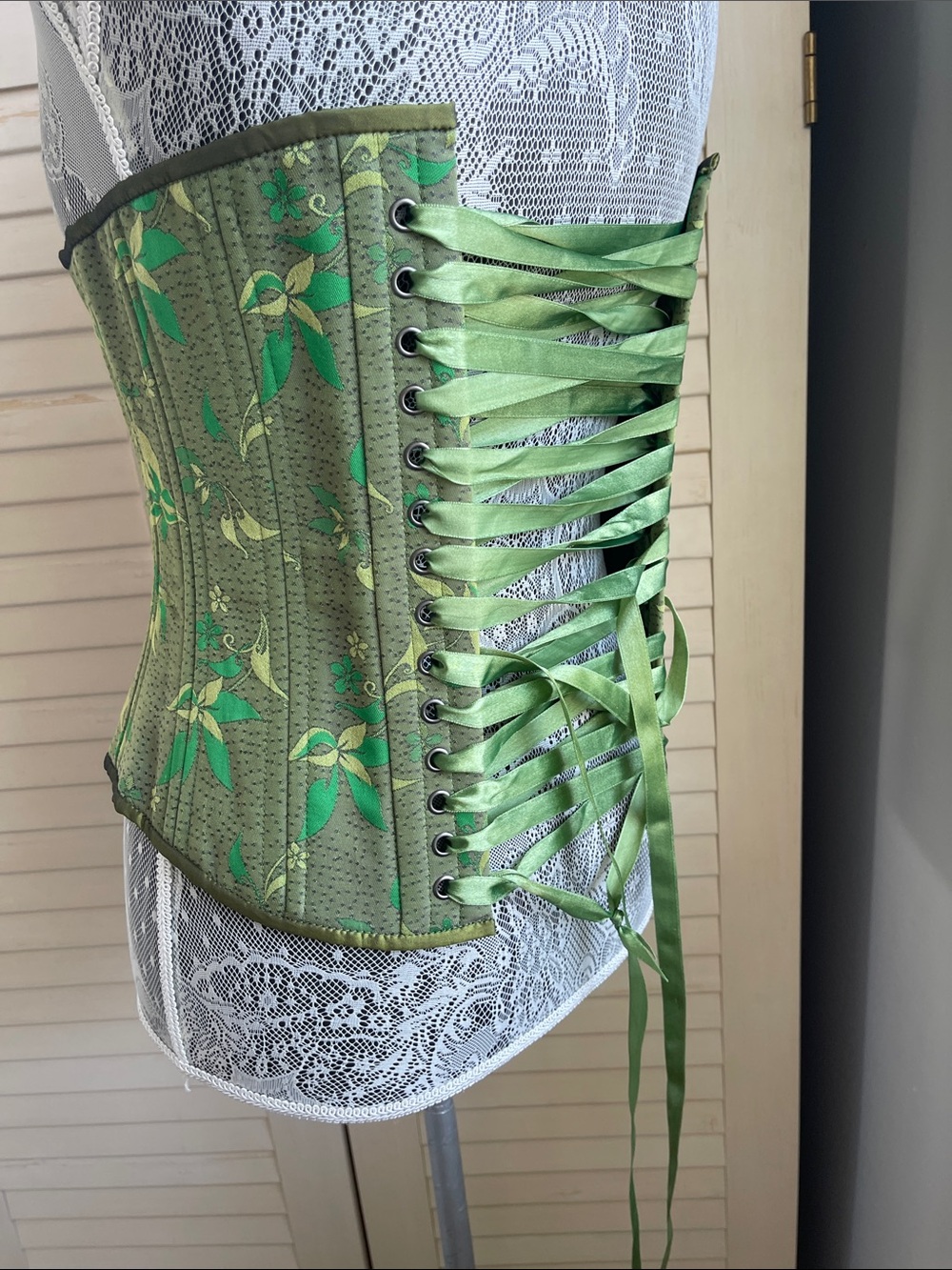 Olive Green Floral Corset size 24 - Picture 3 of 8